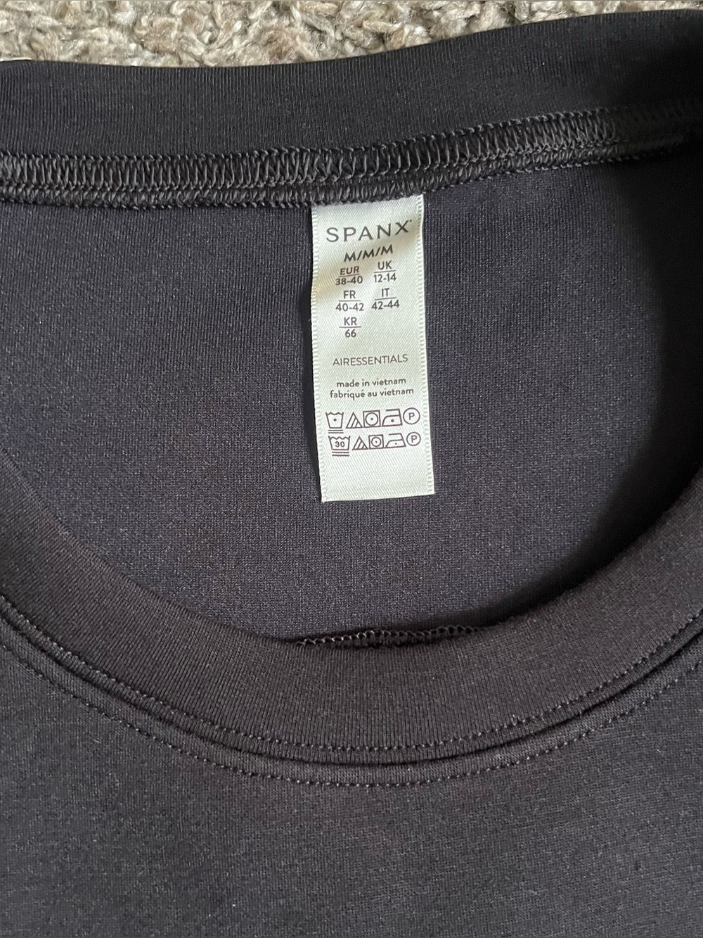 SPANX Air Essentials Crewneck Long Sleeve Dress Black Comfy Sporty Pockets $148 - Picture 2 of 8